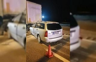 Otomobil tıra arkadan çarptı: 1 yaralı