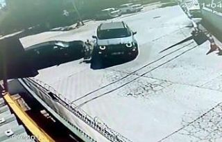 Otomobilin çarptığı cip devrildi: O anlar kamerada