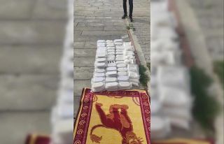 Otomobilin zulasından uyuşturucu çıktı