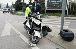 Otomobille çarpışan motosikletin sürücüsü yaralandı