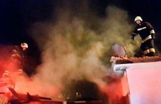 Otoparkta çıkan yangın eve sıçradı