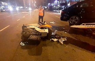 (Özel) Ataşehir’de lüks araba ile kaza yaptılar,...