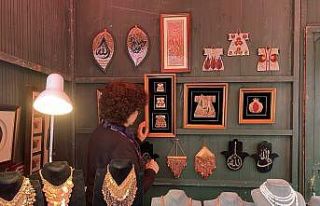 (Özel) Bakırı işleyerek sanat eserine dönüştürüyor