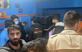 (Özel) Beyoğlu’nda internet kafede “Counter-Strike”...