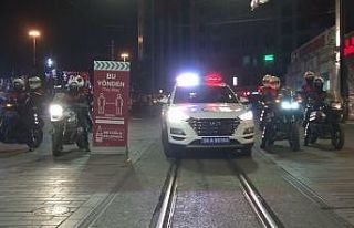 (Özel) Beyoğlu’nda polis ekipleri denetimlerini...