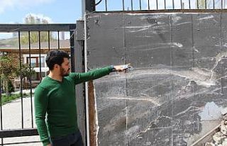(Özel) Bu evde her bir kamyonla burun buruna gelebilirsiniz