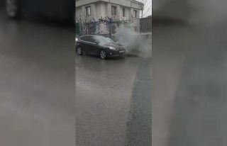 (Özel) Çekmeköy’de park halindeki otomobilin...