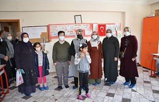 Özel çocuklara kadınlardan hediye