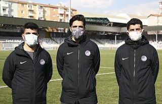 (Özel Haber) Maç sırasında orucunu açan futbolculardan...