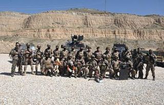 Özel Harekat polislerinin eğitim faaliyeti izleyenleri...