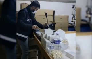 (Özel) İstanbul’da kaçak parfüm imalathanesine...