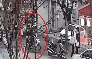 (Özel) Kaşla göz arasında motosikleti çalıp...