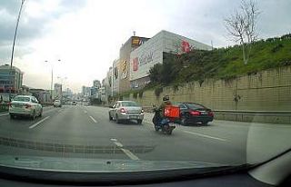 (Özel) Maltepe’de motosikleti arıza yapan sürücüye...