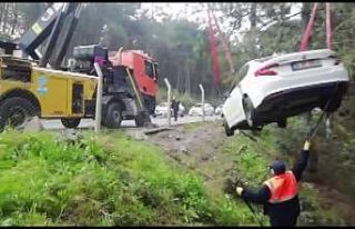 (ÖZEL) Maltepe’de otomobil ormanlık alana uçtu:...