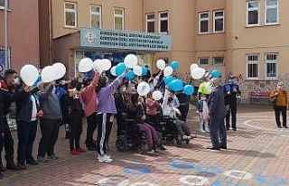 Özel Öğrenciler polis ekipleriyle bir araya geldi