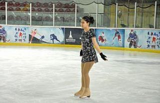 (Özel) Sıcağı sevmiyor diye buz patenine başladı,...