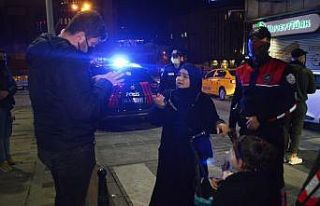 (Özel) Taksim’de doğum günü partisine nefes...