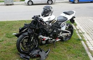 (Özel) Ticari araca çarpıp savruldu, başındaki...