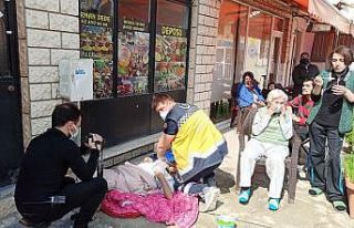 Özürlü iki dayısı ile yatalak anneannesini az...