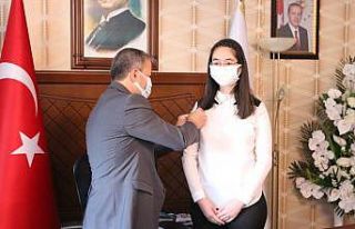 Pandemi sloganı yarışmacıları altınla ödüllendirildi