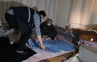 Pandemide dışarı çıkamayan yaşlıların tüm...