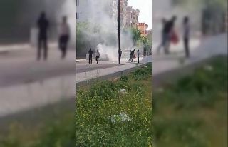 Park halindeki araç alev alev yandı