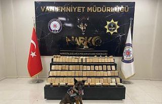 Park halindeki araçta 51 kilo 561 gram eroin ele...