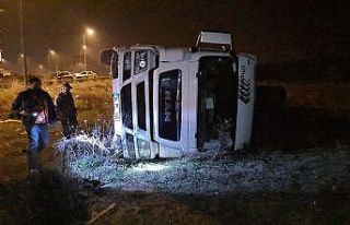 Park halindeki tırın frenleri boşalınca boş araziye...