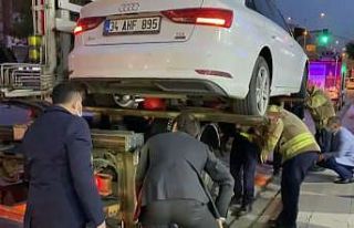 Pendik’te araç motoruna sıkışan kedi, belediye...