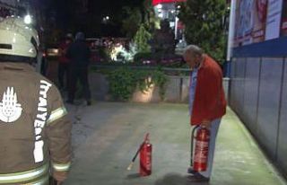 Pendik’te hastanede çıkan yangına sağlık çalışanları...
