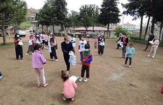 Pervin öğretmen köy çocuklarına umut oluyor