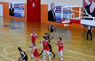 Play-off hedefine ulaşan Çeşme Basket, sıralama...