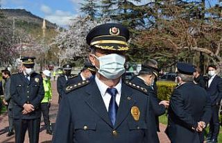 Polis de sağlıkçılar gibi koronavirüsle mücadelede...