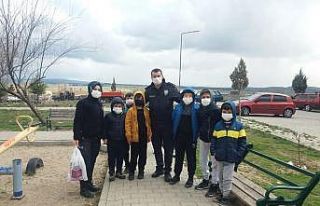 Polis ekipleri çocuklara hediyeler dağıttı