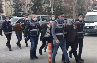 Polis kılığında eve girip 6 parça değerli taşı...