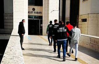 Polis uyuşturucu tacirlerine göz açtırmıyor