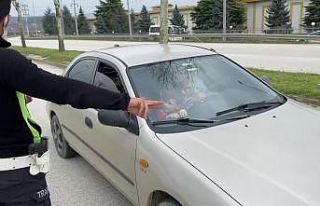 Polisin durdurduğu araçtakileri ceza korkusu sardı...