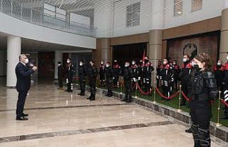Polisler 26 günlük zorlu eğitimi başarıyla tamamladı