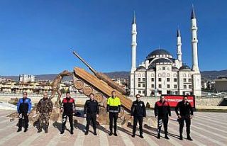 Polisler kamera karşısına geçti, klip çekti