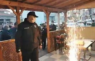 Polisler, kavga ettikleri ihbarı yapılan gurupla...