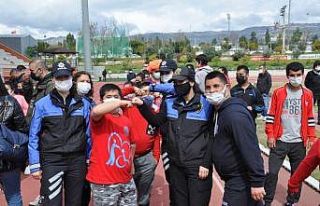 Polisler otizmli çocuklara unutulmaz bir gün yaşattı