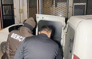 Polisten kaçıp bir evin bahçesinde yakalandı,...