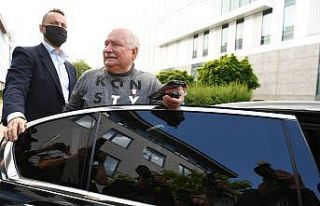 Polonya’nın eski Cumhurbaşkanı Walesa, internette...