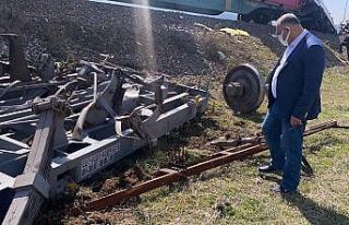Pozantı’daki kaza arızalanan tren iteklenirken...