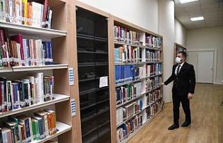 Pursaklar Belediye Başkanı Çetin’den kütüphane...