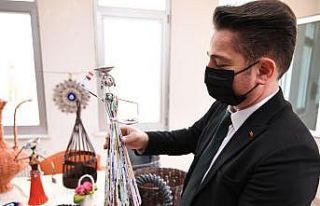 Pursaklar’da atık gazeteler sanata dönüşüyor