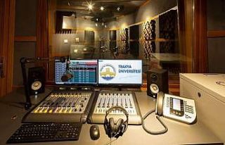 Radyo Günebakan’da mikrofon çocuklarda