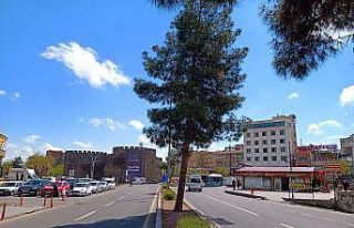 Ramazan ayının ilk günü Diyarbakır’da caddeler...