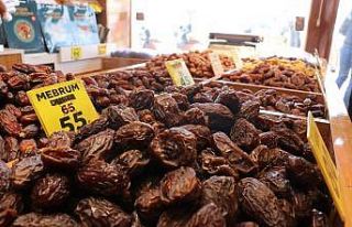 Ramazan’ın gözdesi hurmalar, tezgahları süsledi