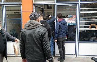 Ramazan’ın ilk günü pide kuyruğu